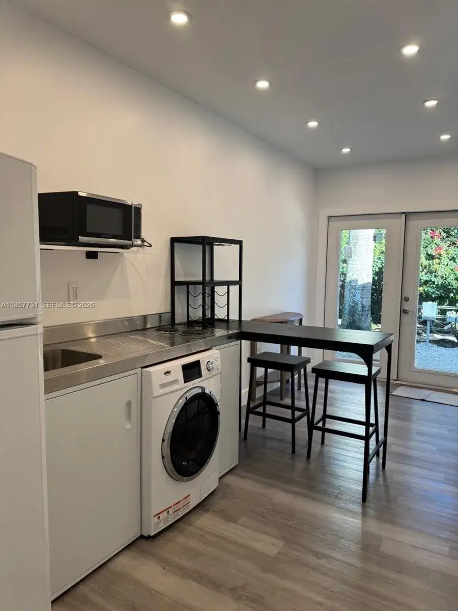 1 bedroom 1 bath Residential Lease for rent at 58xx SW 122nd Ave # 3, Miami FL 33183