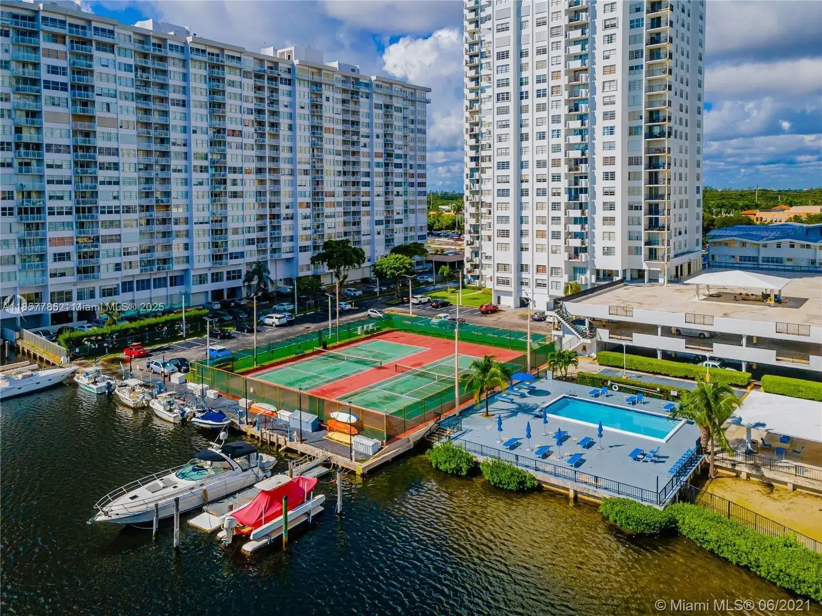 1 bedroom 1 bath Residential for sale at 2750 NE 183rd St # 801, Aventura FL 33160