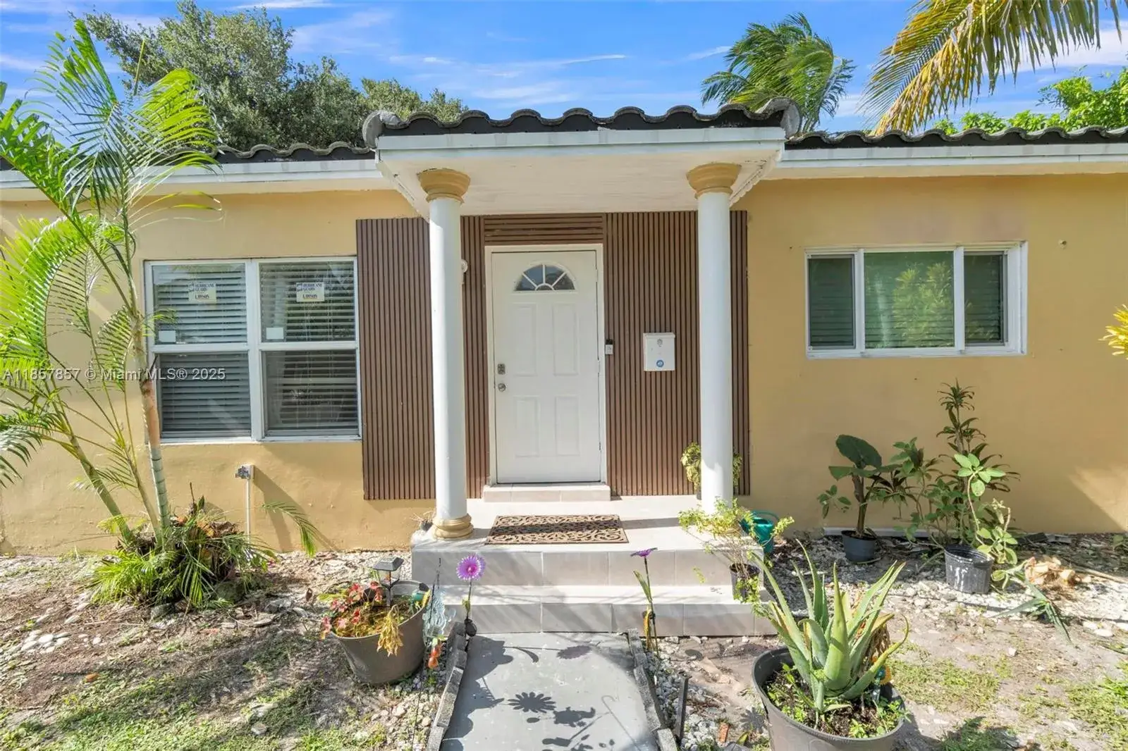 3 bedroom 2 bath Residential for sale at 1675 NE 160th St, North Miami Beach FL 33162