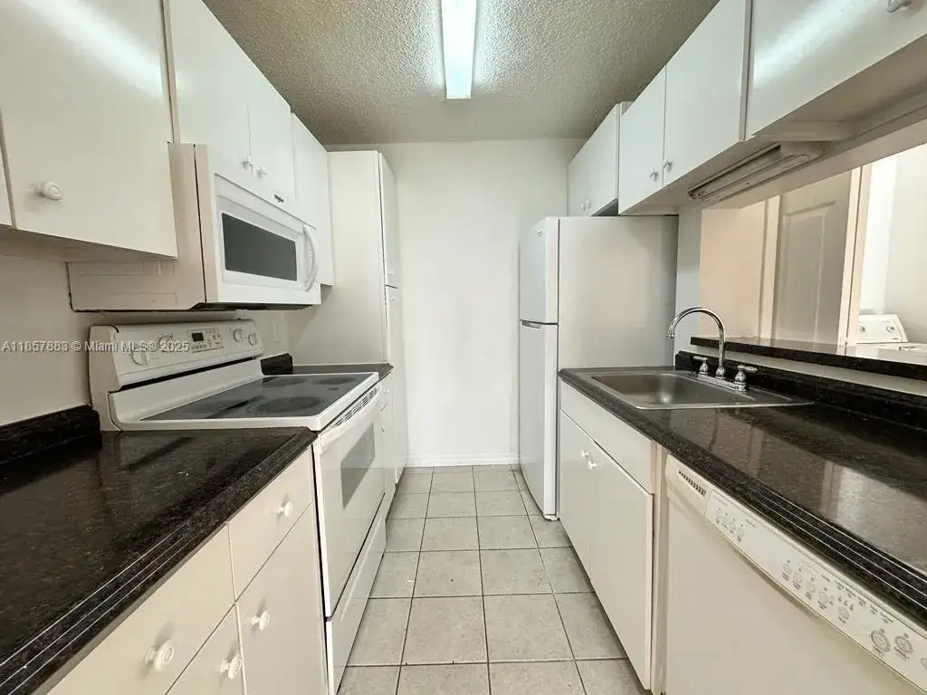 1 bedroom 1 bath Residential Lease for rent at 4541 W Mcnab Rd # 18, Pompano Beach FL 33069