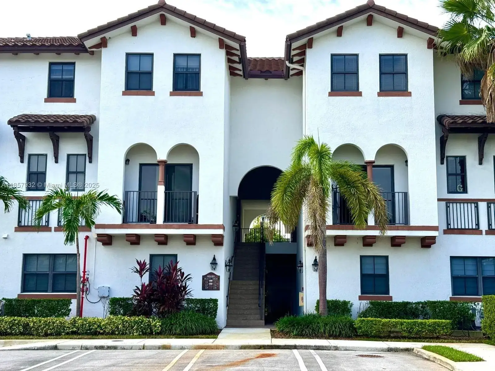 3 bedroom 2 bath Residential Lease for rent at 10630 NW 88th St # 221, Doral FL 33178