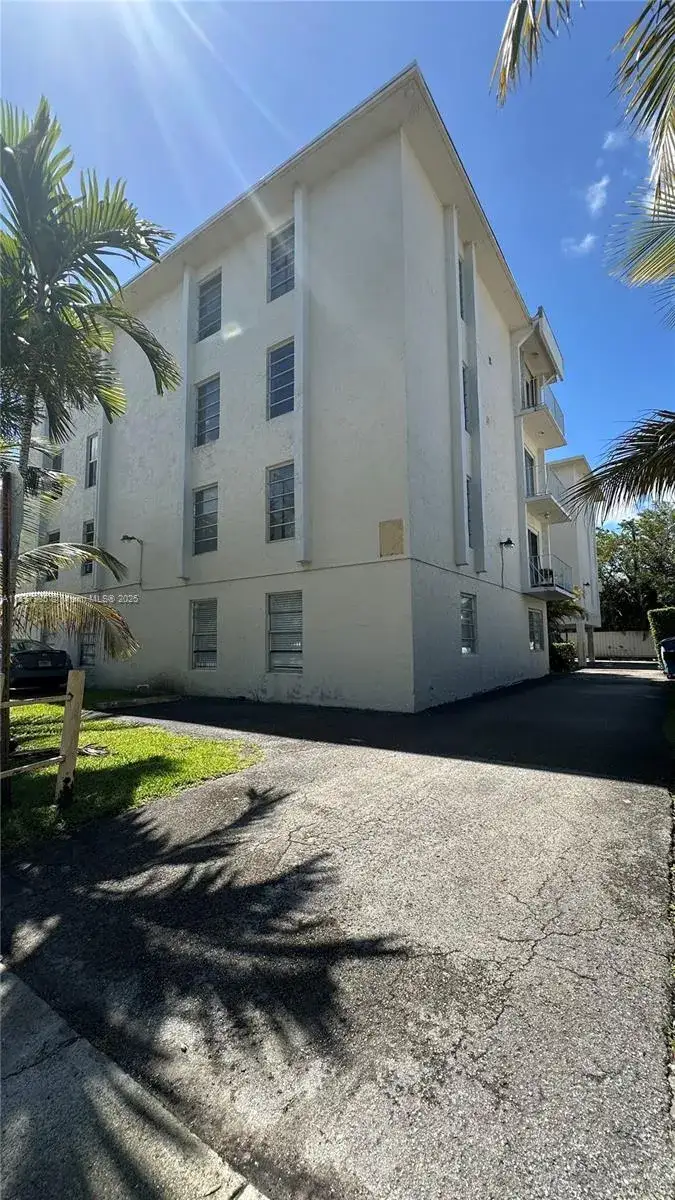 2 bedroom 1 bath Residential for sale at 2138 SW 6th St # 102, Miami FL 33135