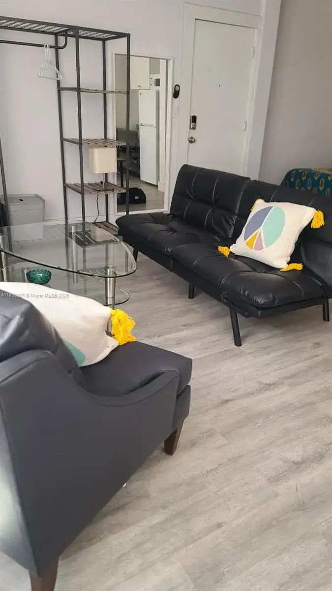 1 bath Residential Lease for rent at 3710 Collins Ave # 309, Miami Beach FL 33140