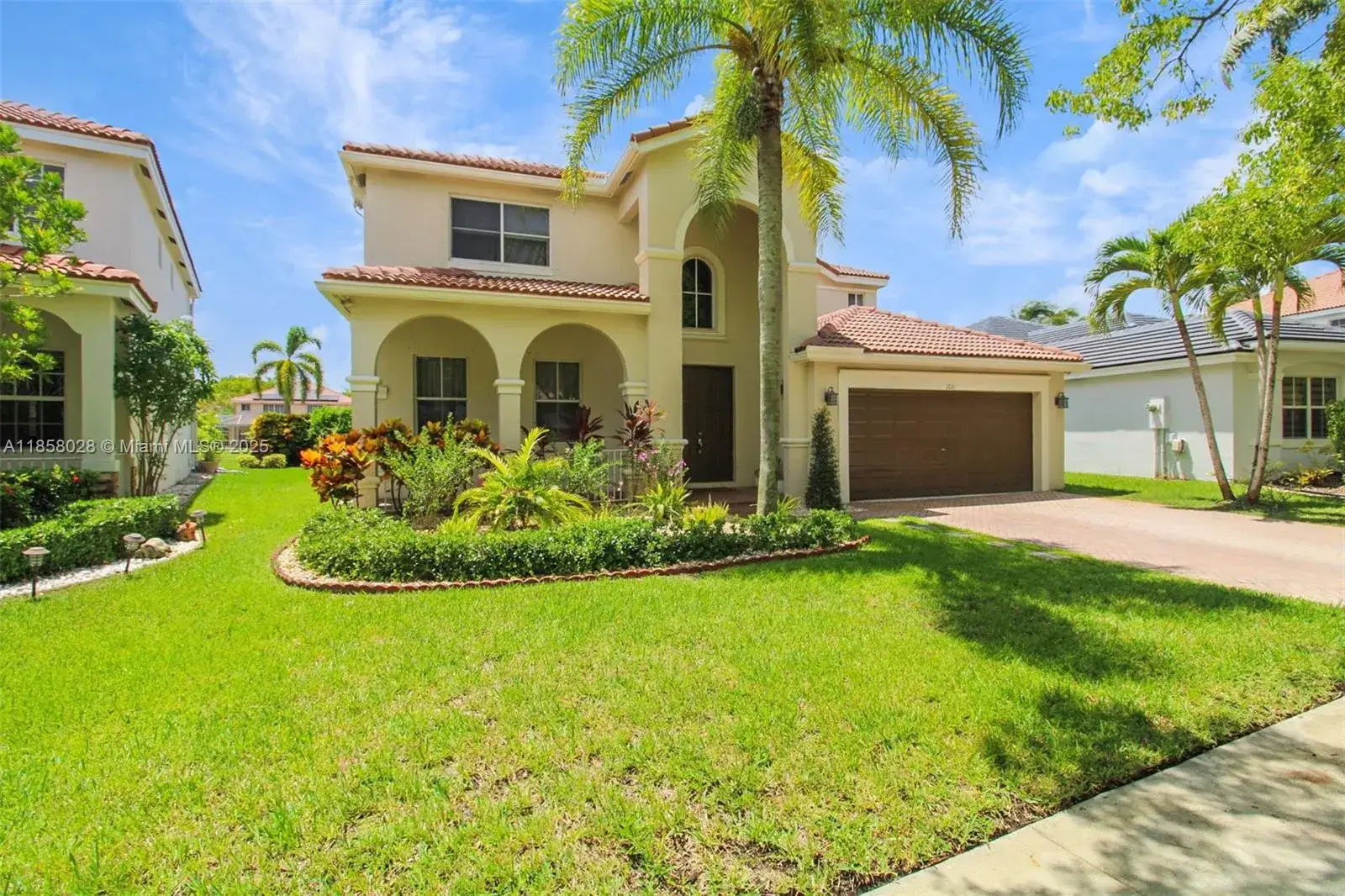 5 bedroom 4 bath Residential Lease for rent at 1610 Sandpiper Cir # 0, Weston FL 33327