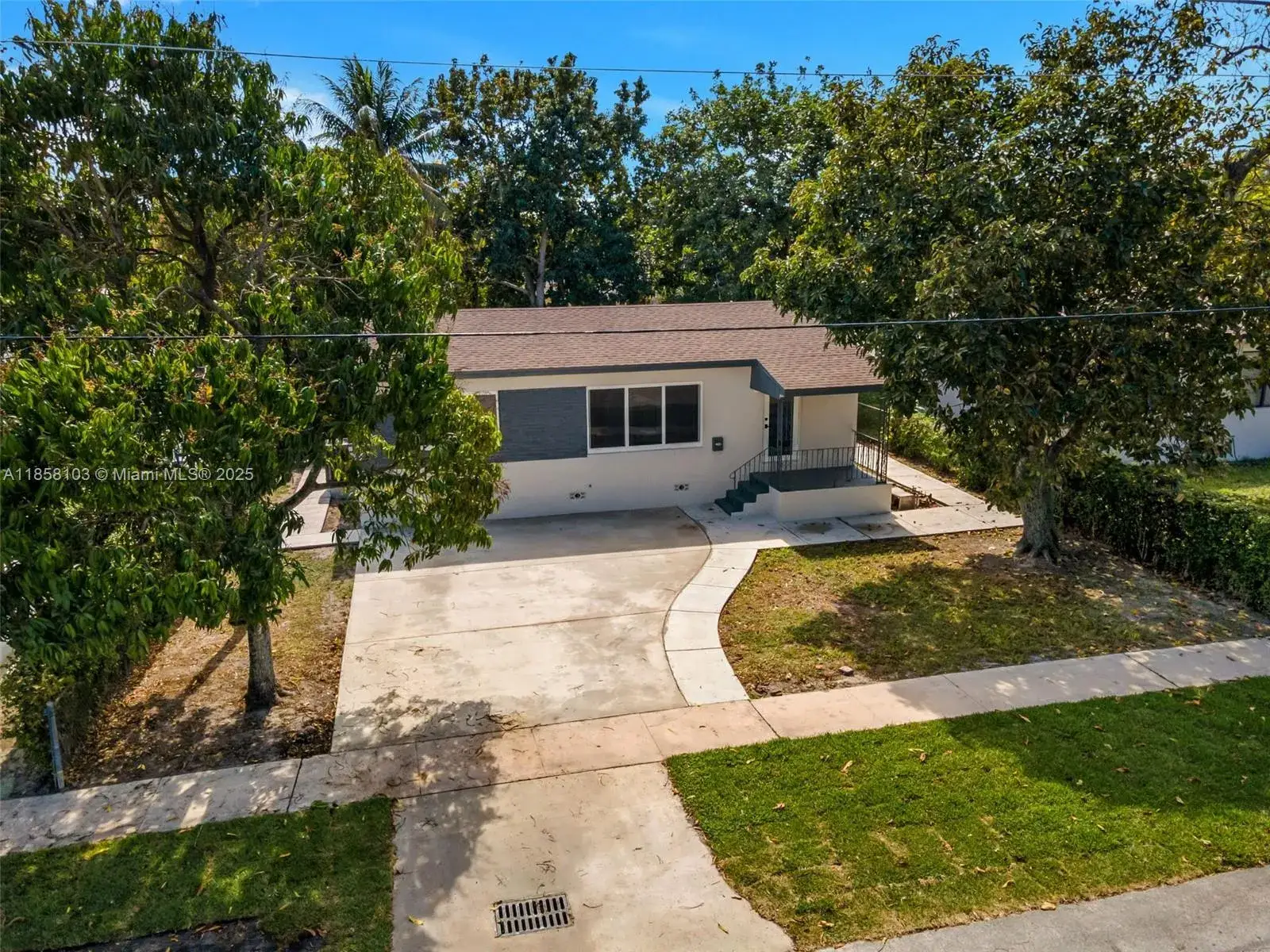 3 bedroom 3 bath Residential for sale at 130 NE 169 TER, North Miami Beach FL 33162