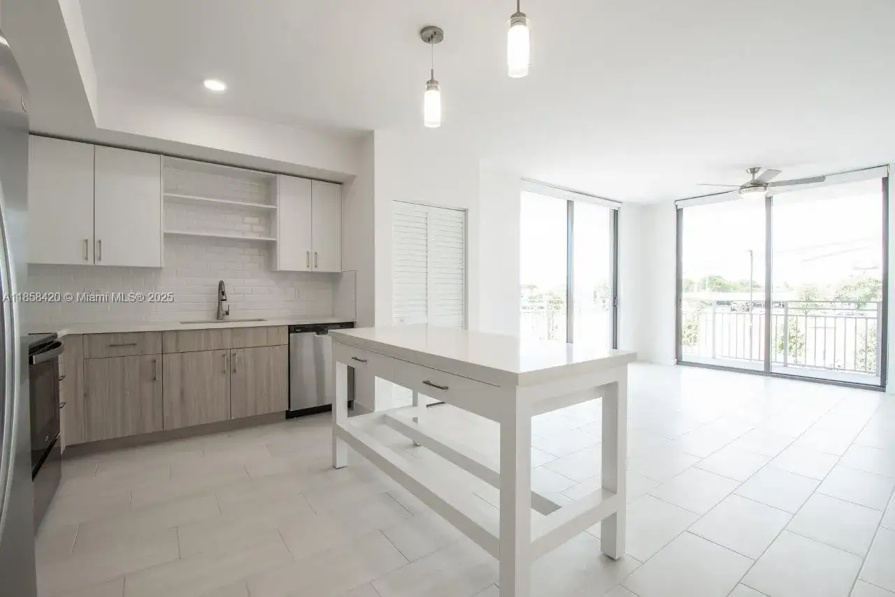 2 bedroom 2 bath Residential Lease for rent at 3645 NW 36th St # 515, Miami FL 33142