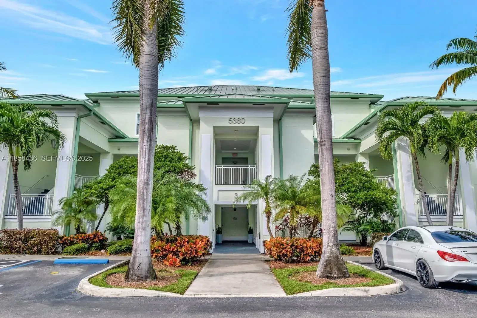 1 bedroom 1 bath Residential for sale at 5300 NW 87th Ave # 914, Doral FL 33178