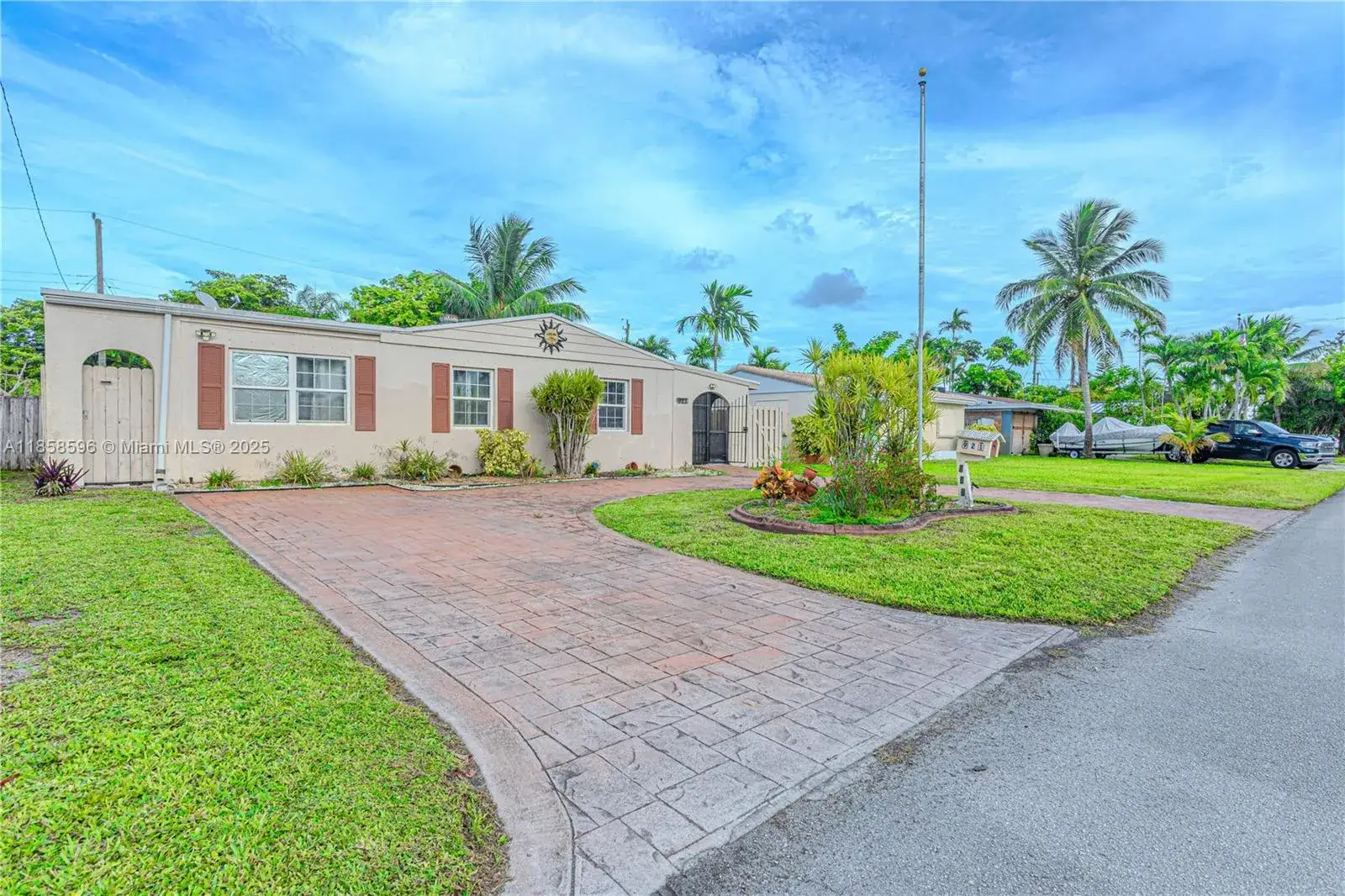 3 bedroom 2 bath Residential for sale at 921 N 31st Ct, Hollywood FL 33021