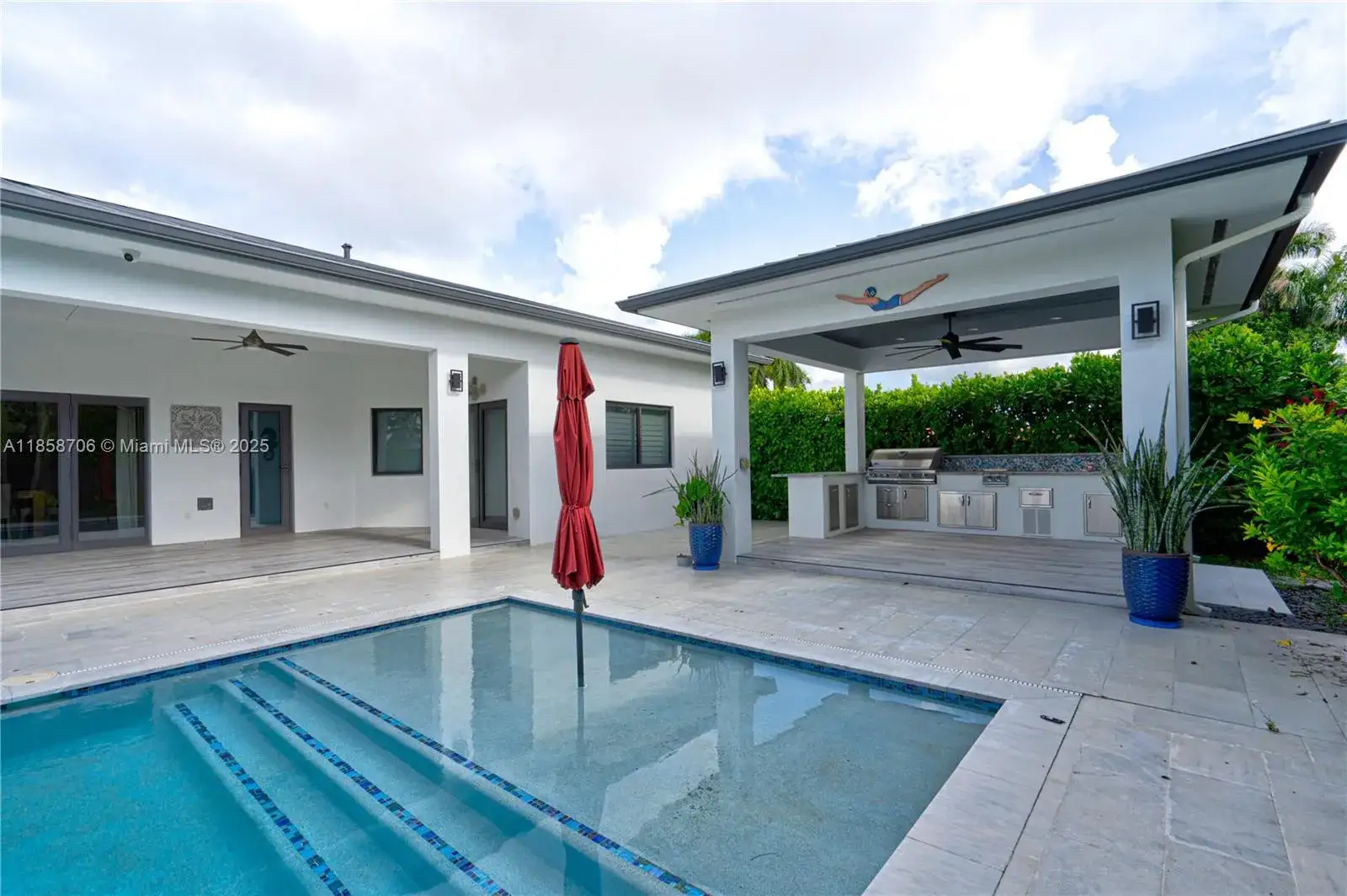 3 bedroom 3 bath Residential for sale at 2521 SW 105th Ave, Miami FL 33165