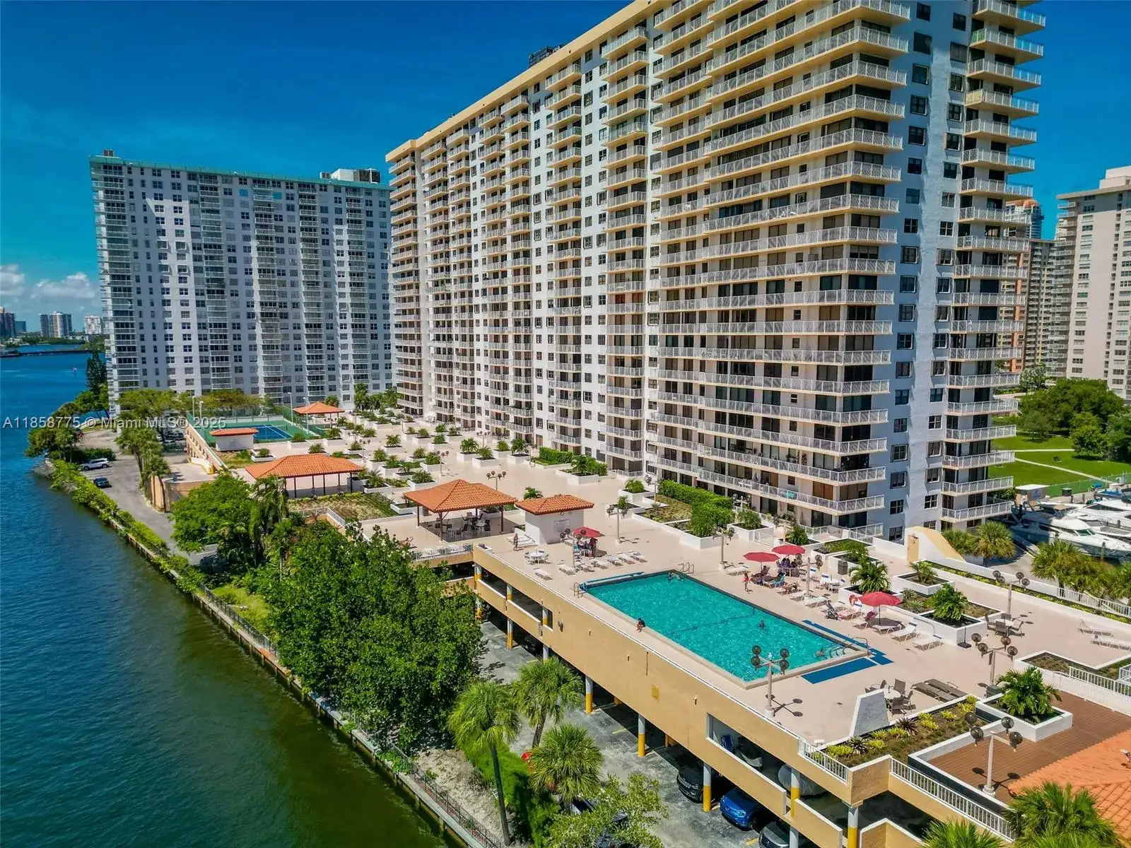 1 bedroom 1 bath Residential Lease for rent at 290 174th St # 1914, Sunny Isles Beach FL 33160