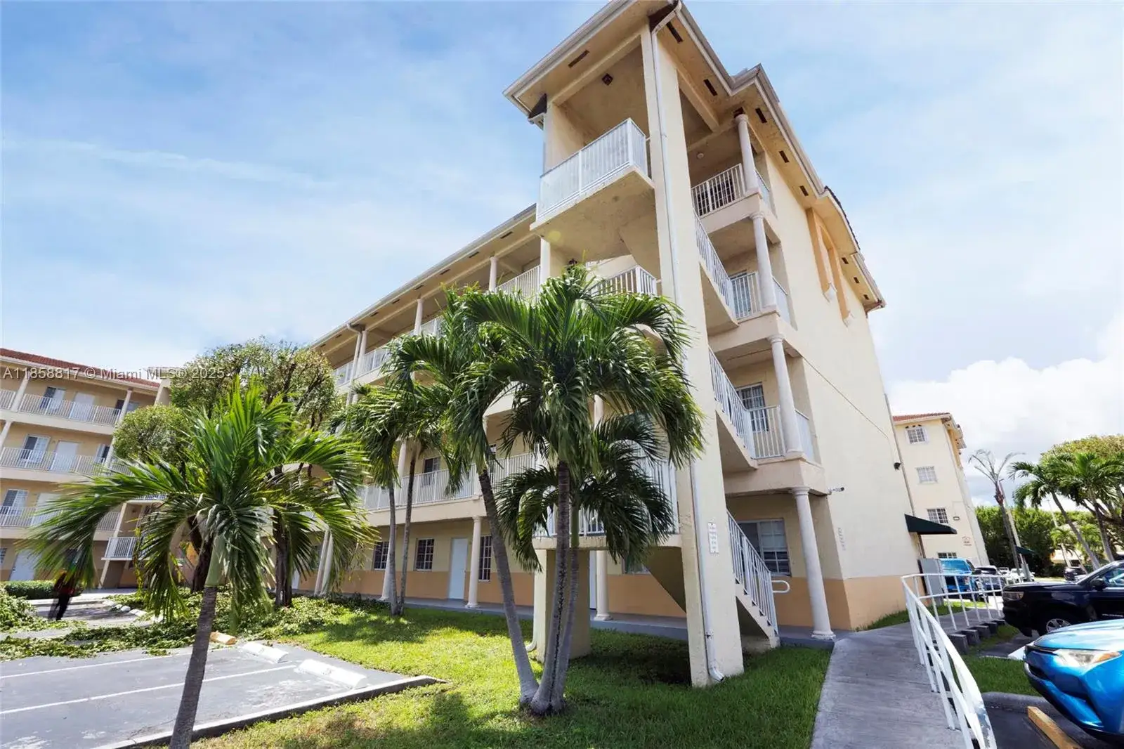 3 bedroom 2 bath Residential for sale at 6930 NW 179th St # 8, Hialeah FL 33015