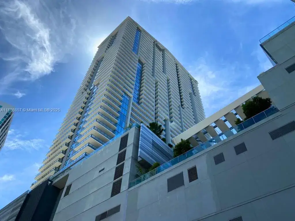 1 bedroom 1 bath Residential for sale at 68 SE 6th St # 1008, Miami FL 33131