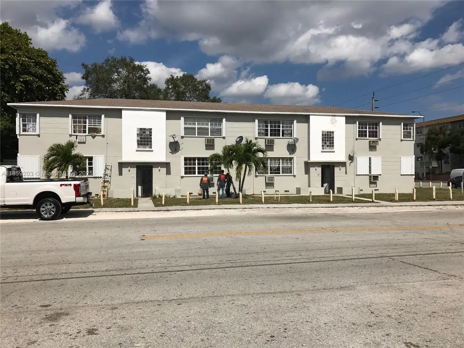 Commercial Sale for sale at 595 NE 129th St, North Miami FL 33161
