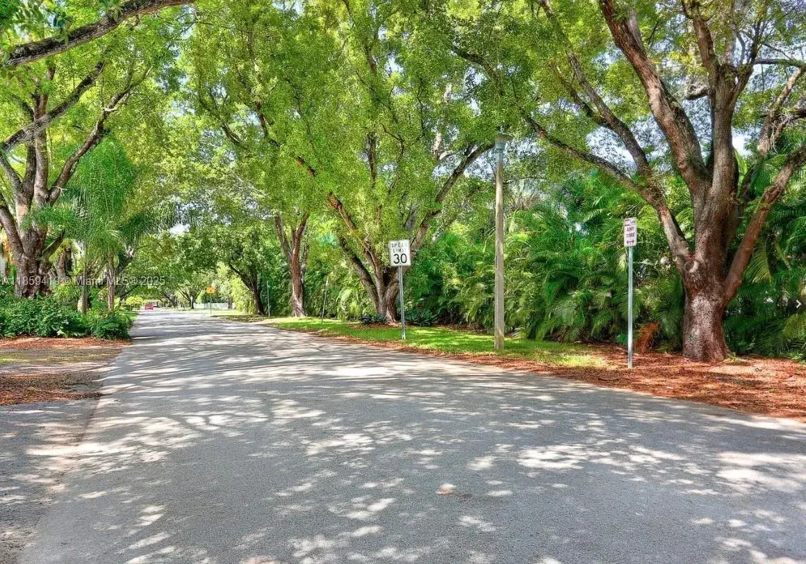 3 bedroom 2 bath Residential Lease for rent at 1239 Mariposa Ave # 6, Coral Gables FL 33146