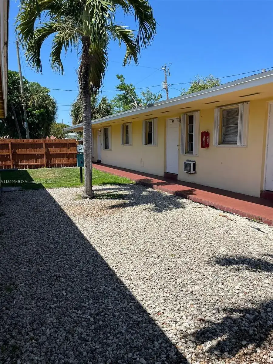 1 bath Residential Lease for rent at 1915 Fletcher St # w4, Hollywood FL 33020