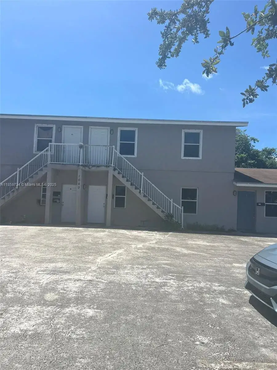 4 bedroom 3 bath Residential Lease for rent at 1649 W 28th St # B, Riviera Beach FL 33404