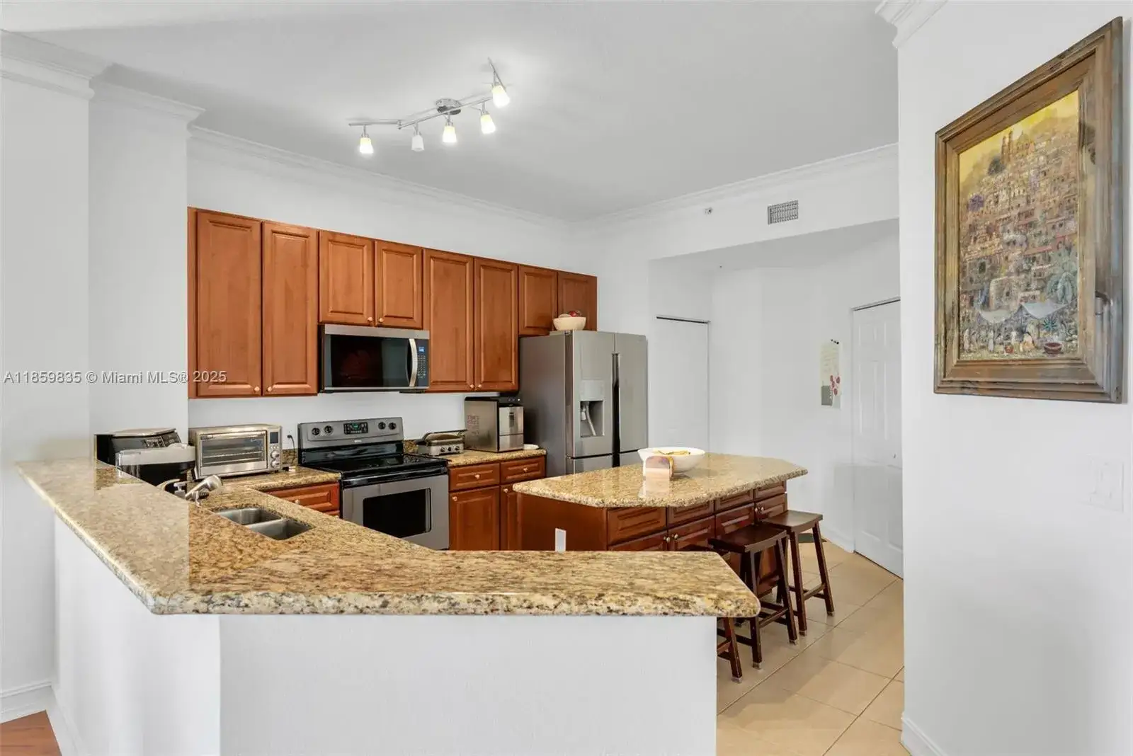 2 bedroom 2 bath Residential for sale at 3001 NE 185th St # 610, Aventura FL 33180