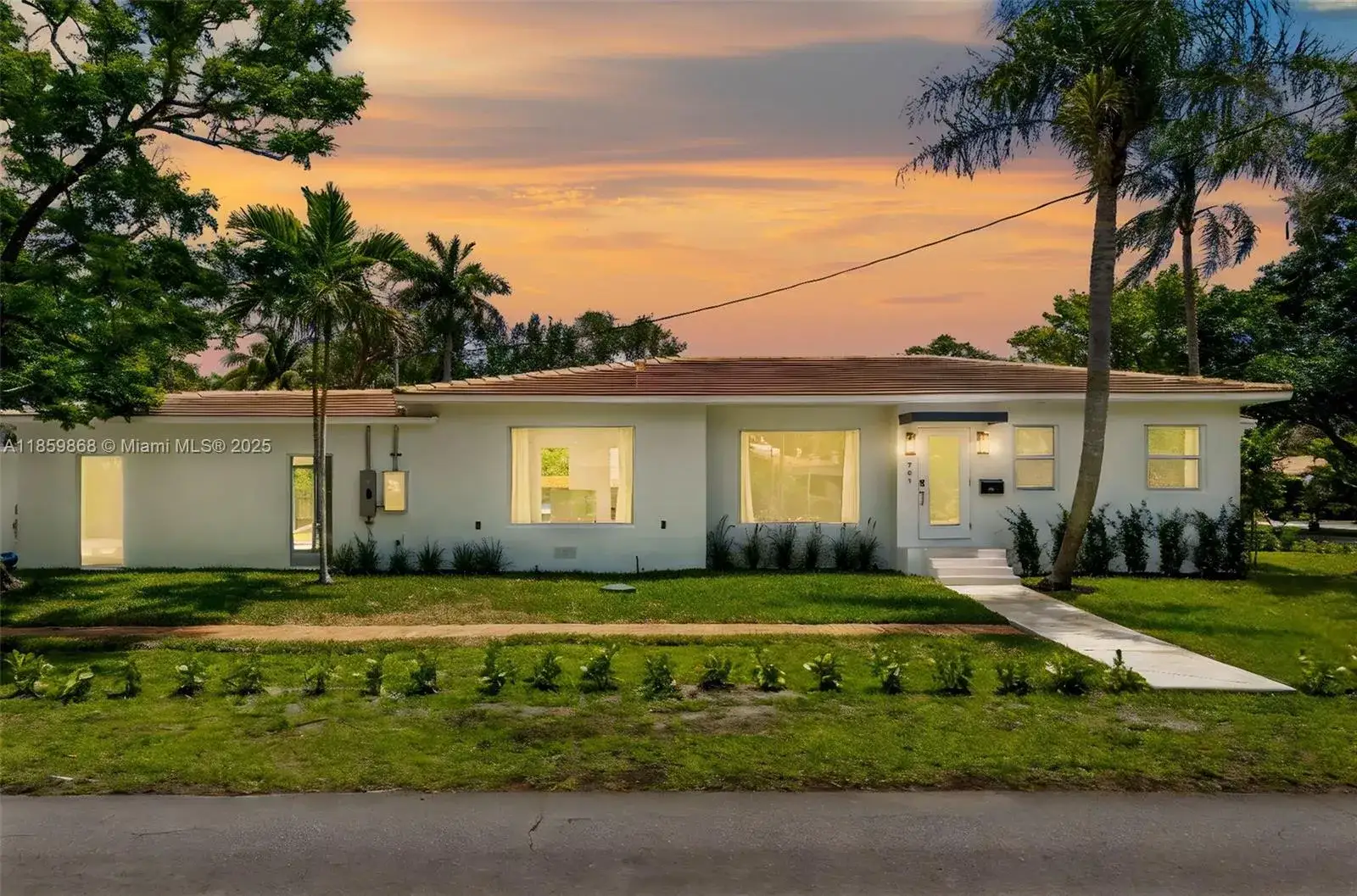 3 bedroom 3 bath Residential for sale at 701 NE 119th St, Biscayne Park FL 33161