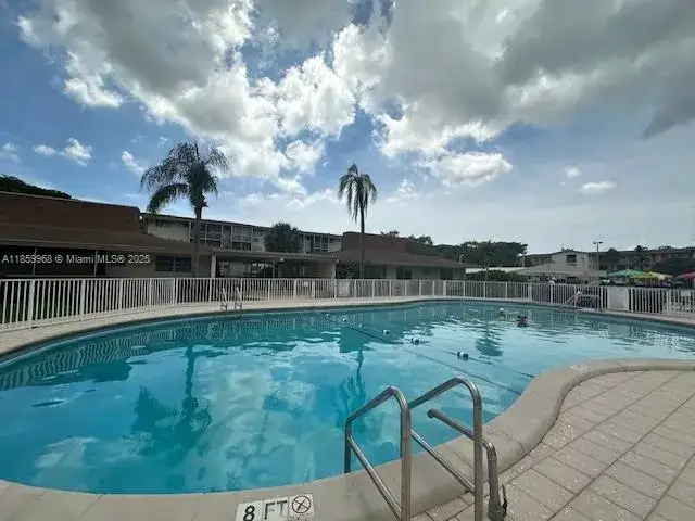 1 bedroom 1 bath Residential for sale at 16701 NE 13th Ave # 102, Miami FL 33162
