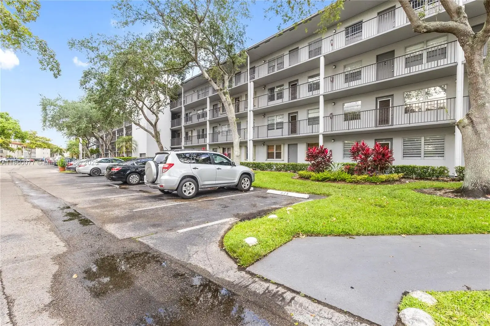 2 bedroom 1 bath Residential for sale at 251 SW 132 way # 114H, Pembroke Pines FL 33027