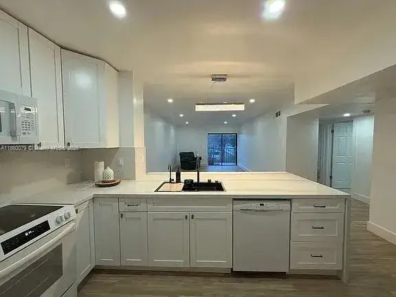 2 bedroom 2 bath Residential for sale at 1800 W 54th St # 105, Hialeah FL 33012