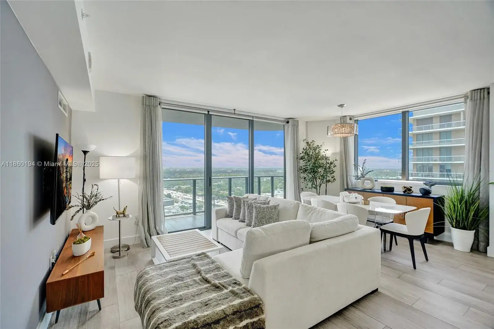 2 bedroom 2 bath Residential Lease for rent at 121 NE 34th St # 2809, Miami FL 33137