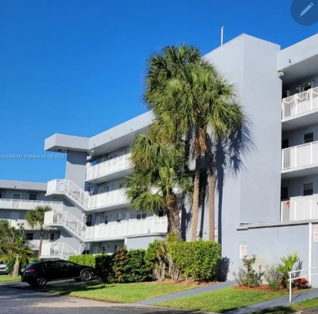 2 bedroom 2 bath Residential Lease for rent at 120 Royal Park Dr # 3B, Oakland Park FL 33309