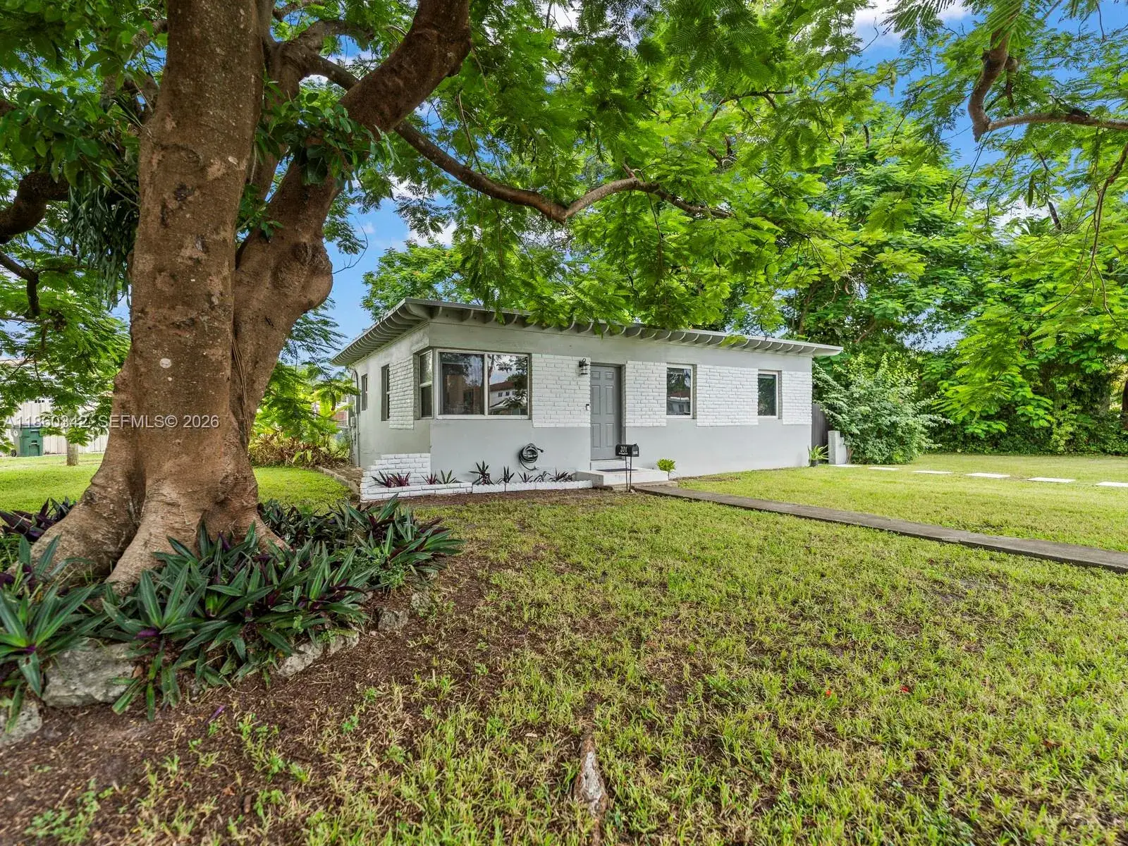 3 bedroom 2 bath Residential for sale at 201 Flagler Dr, Miami Springs FL 33166
