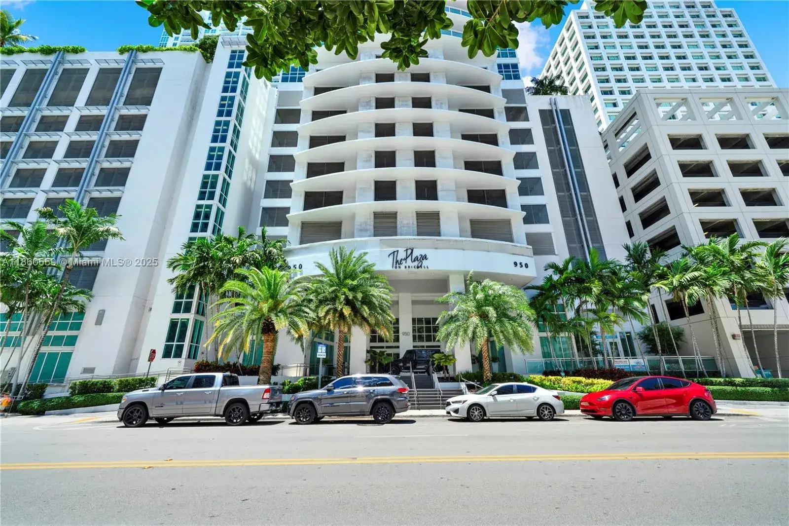 1 bedroom 1 bath Residential for sale at 950 Brickell Bay Dr # 802, Miami FL 33131