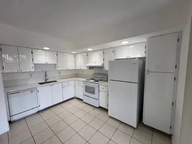 3 bedroom 2 bath Residential Lease for rent at 8700 SW 133rd Ave Rd # 314, Miami FL 33183