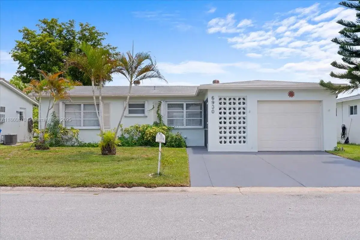 2 bedroom 2 bath Residential for sale at 6930 NW 11th Ct, Margate FL 33063