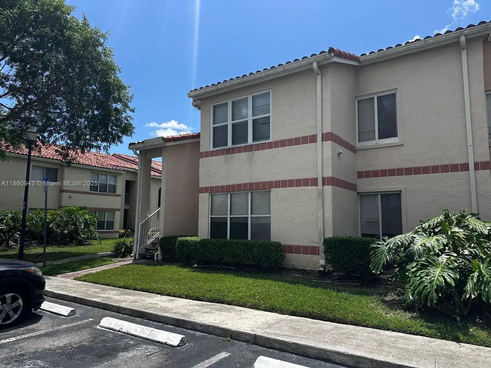 1 bedroom 1 bath Residential Lease for rent at 3310 N Pinewalk Dr N # 1814, Margate FL 33063