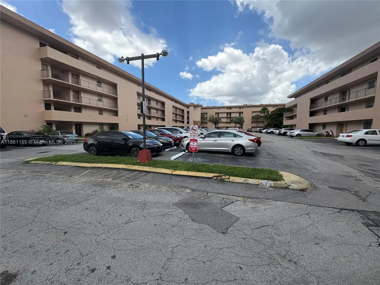 2 bedroom 2 bath Residential for sale at 8889 Fontainebleau Blvd # 204, Miami FL 33172