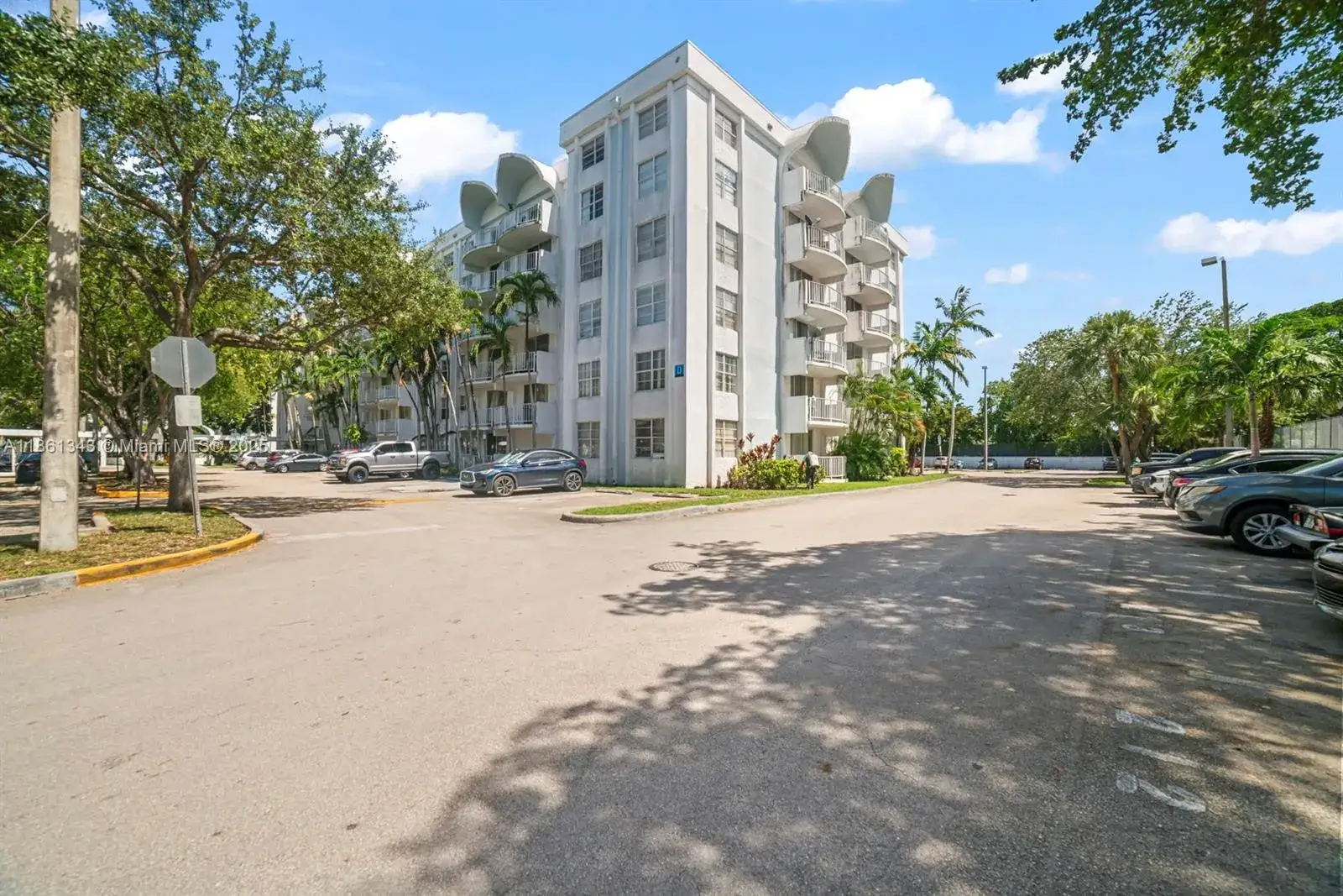 2 bedroom 2 bath Residential Lease for rent at 498 NW 165th St Rd # 201, Miami FL 33169