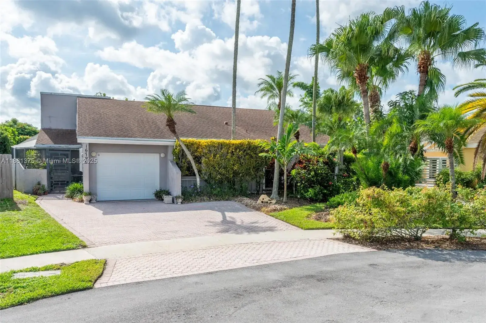 3 bedroom 3 bath Residential for sale at 16796 Royal Poinciana Dr, Weston FL 33326