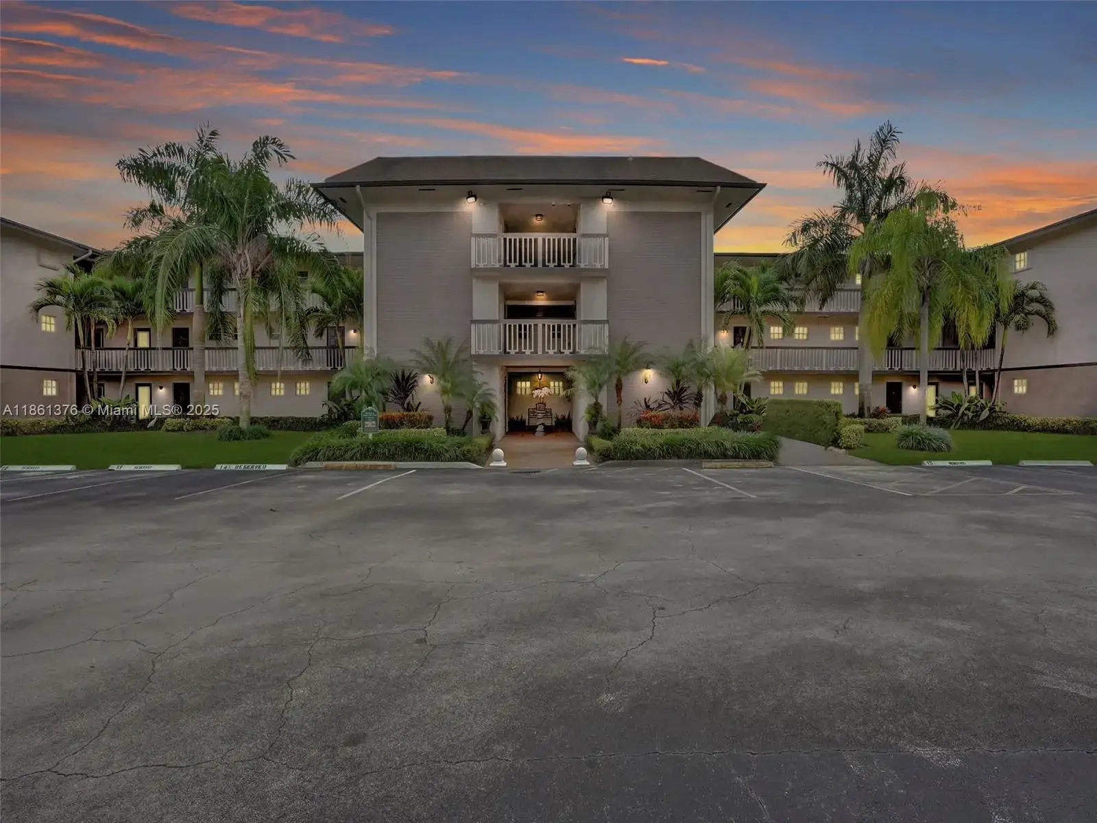 2 bedroom 2 bath Residential for sale at 4900 Washington St # 203, Hollywood FL 33021