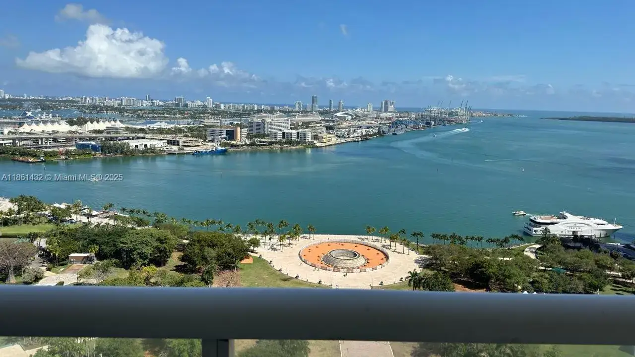 3 bedroom 2 bath Residential Lease for rent at 50 Biscayne Blvd # 3010, Miami FL 33132