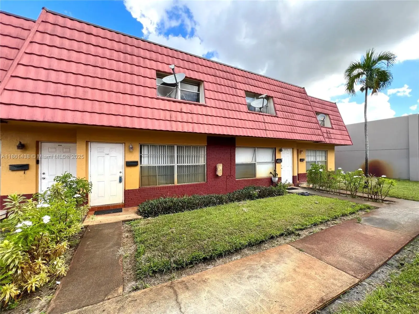 2 bedroom 1 bath Residential for sale at 2562 NW 52nd Ave # B18, Lauderhill FL 33313