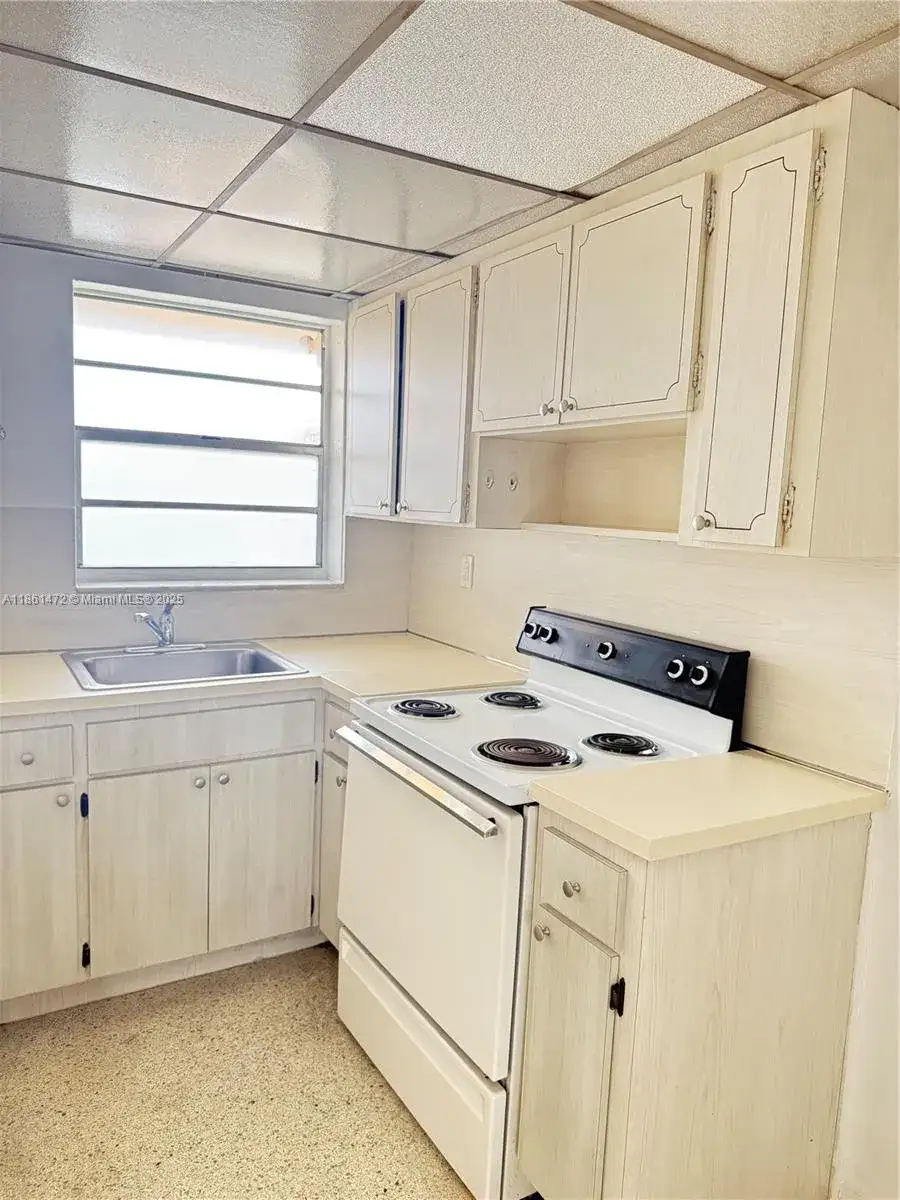 1 bedroom 1 bath Residential Lease for rent at 55 W 7th St # 12, Hialeah FL 33010
