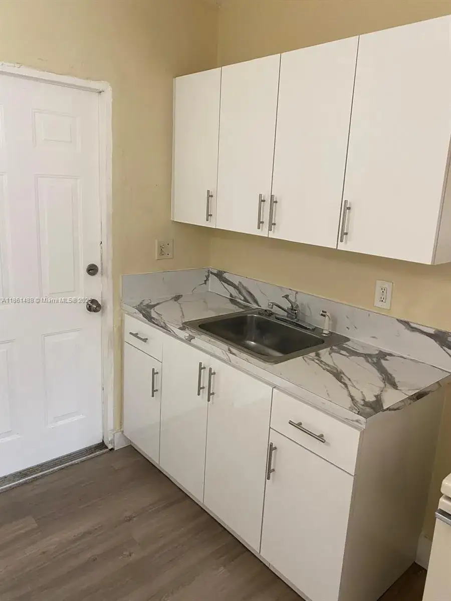 2 bedroom 1 bath Residential Lease for rent at 1111 SW 2nd St # 1111, Homestead FL 33030