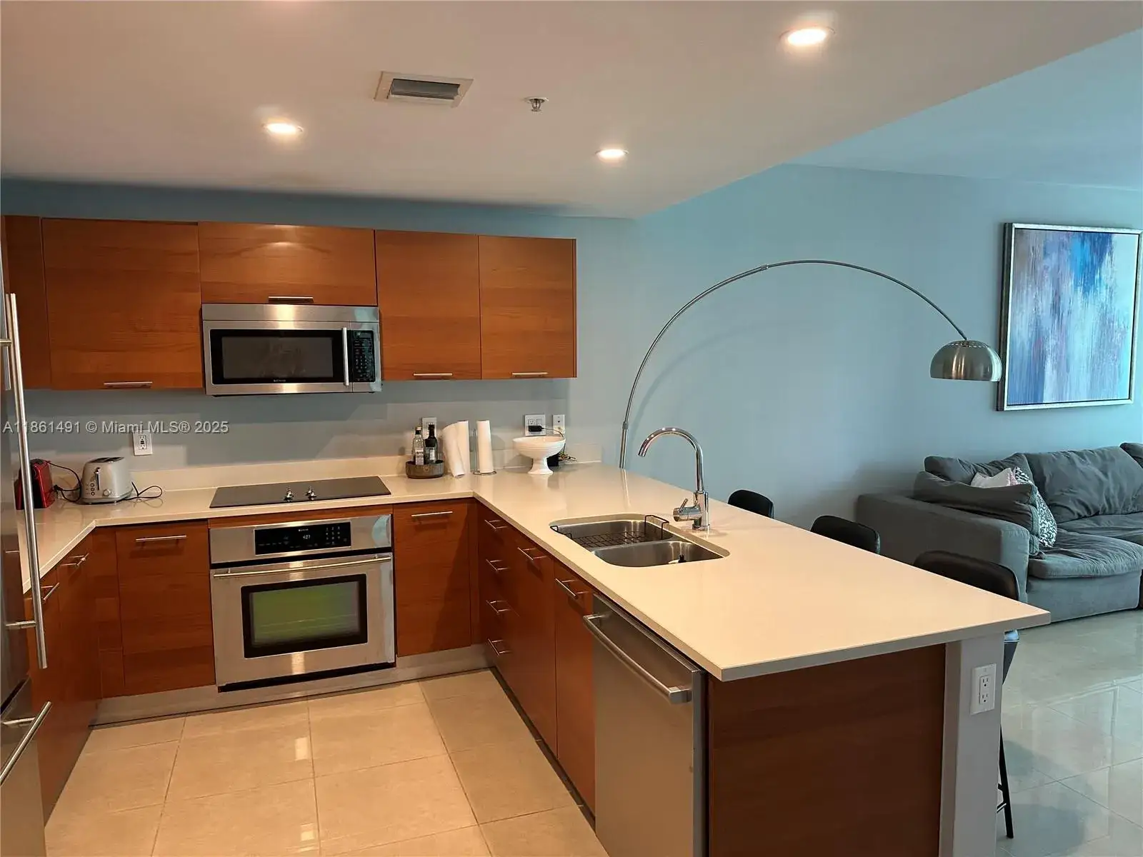 2 bedroom 2 bath Residential Lease for rent at 3250 NE 1st Ave # 818, Miami FL 33137