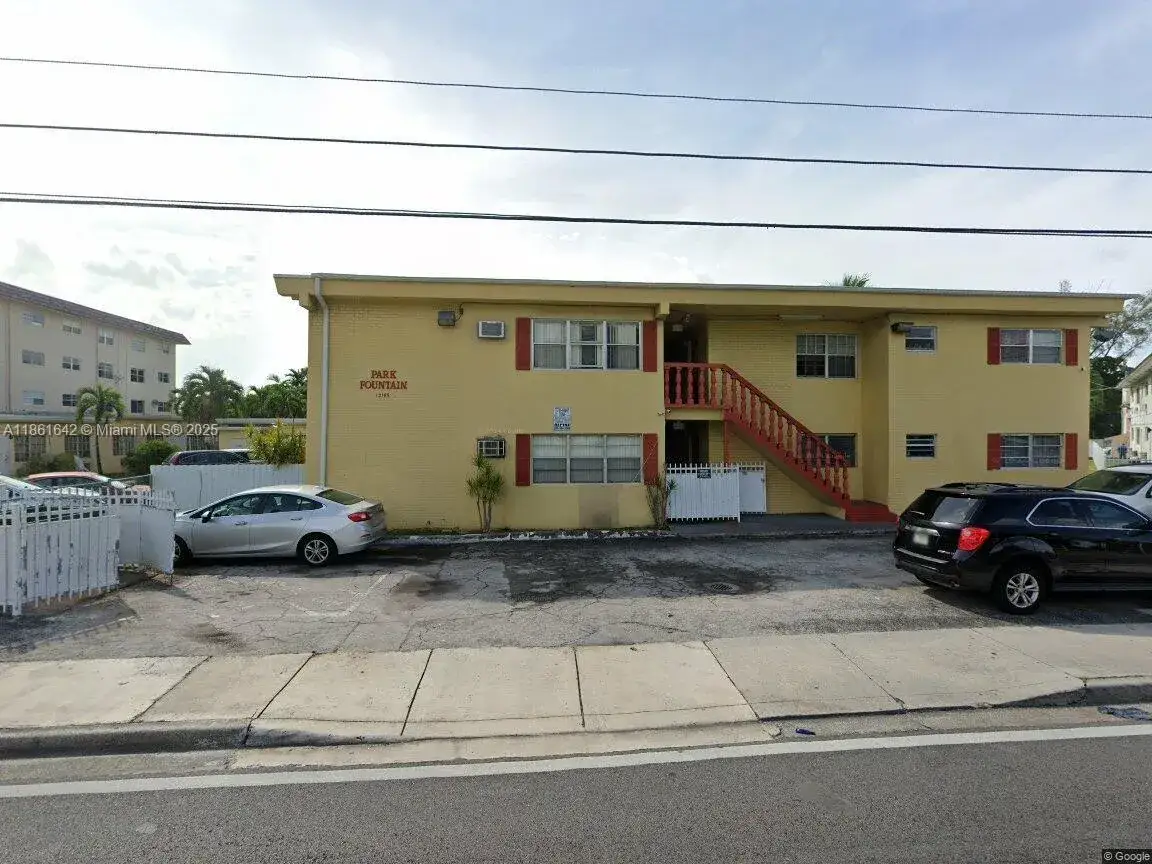 1 bedroom 1 bath Residential Lease for rent at 12195 W Dixie Hwy # 21, North Miami FL 33161