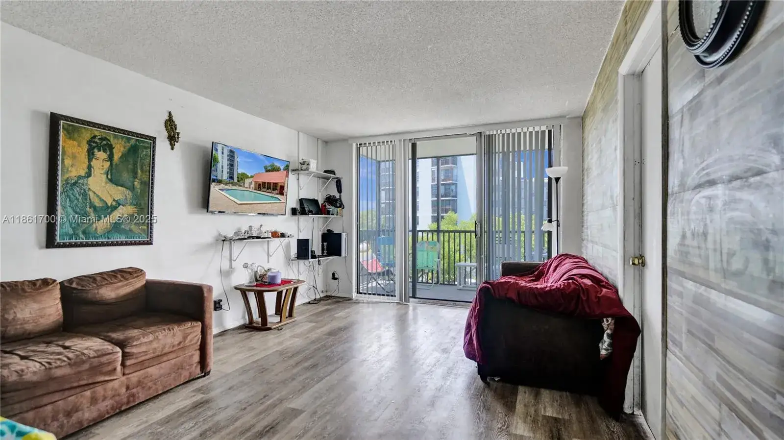 2 bedroom 2 bath Residential for sale at 3101 N Country Club Dr # 401, Aventura FL 33180