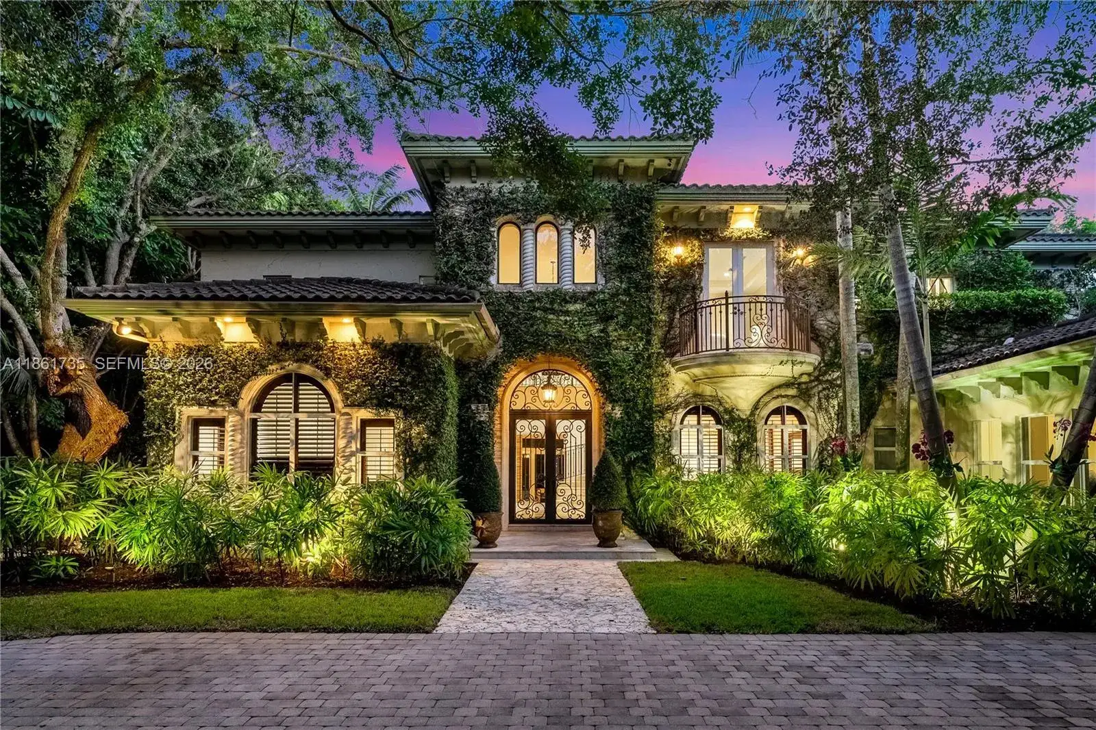 6 bedroom 5 bath Residential for sale at 5100 SW 86th St, Miami FL 33143