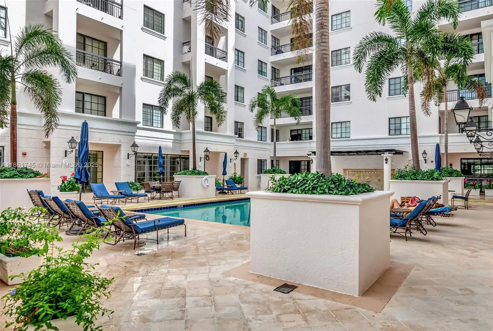 1 bedroom 1 bath Residential for sale at 233 S Federal Hwy # 216, Boca Raton FL 33432