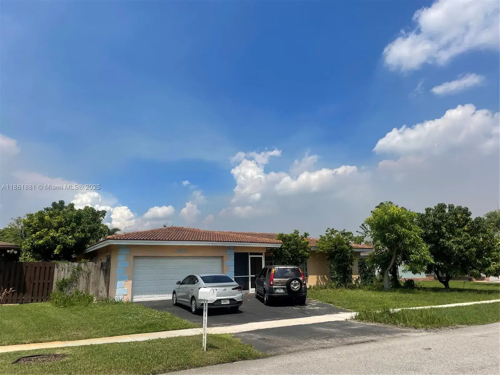 3 bedroom 3 bath Residential for sale at 8203 NW 73rd Ter, Tamarac FL 33321