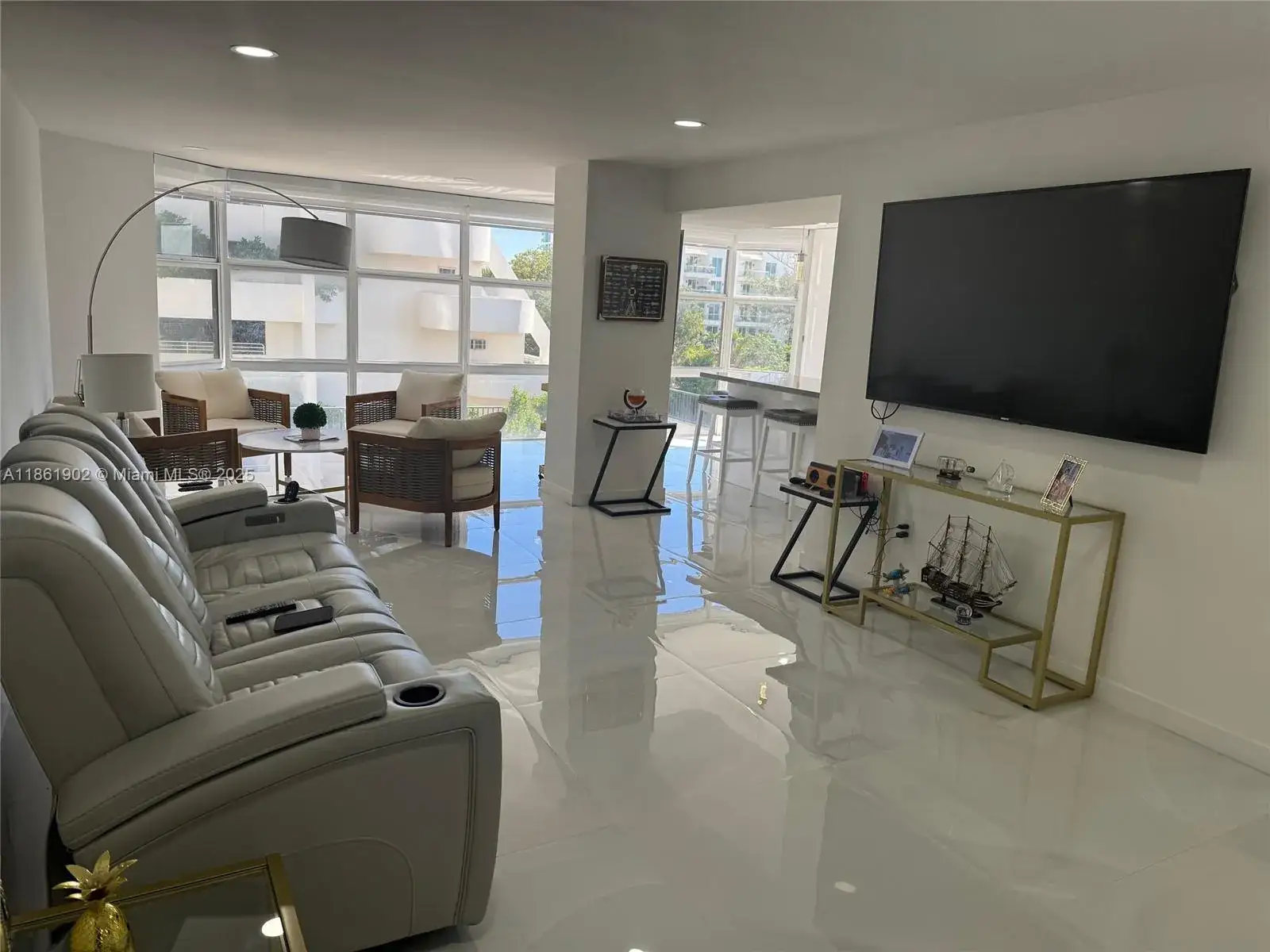 1 bedroom 2 bath Residential for sale at 6423 Collins Ave # 401, Miami Beach FL 33141