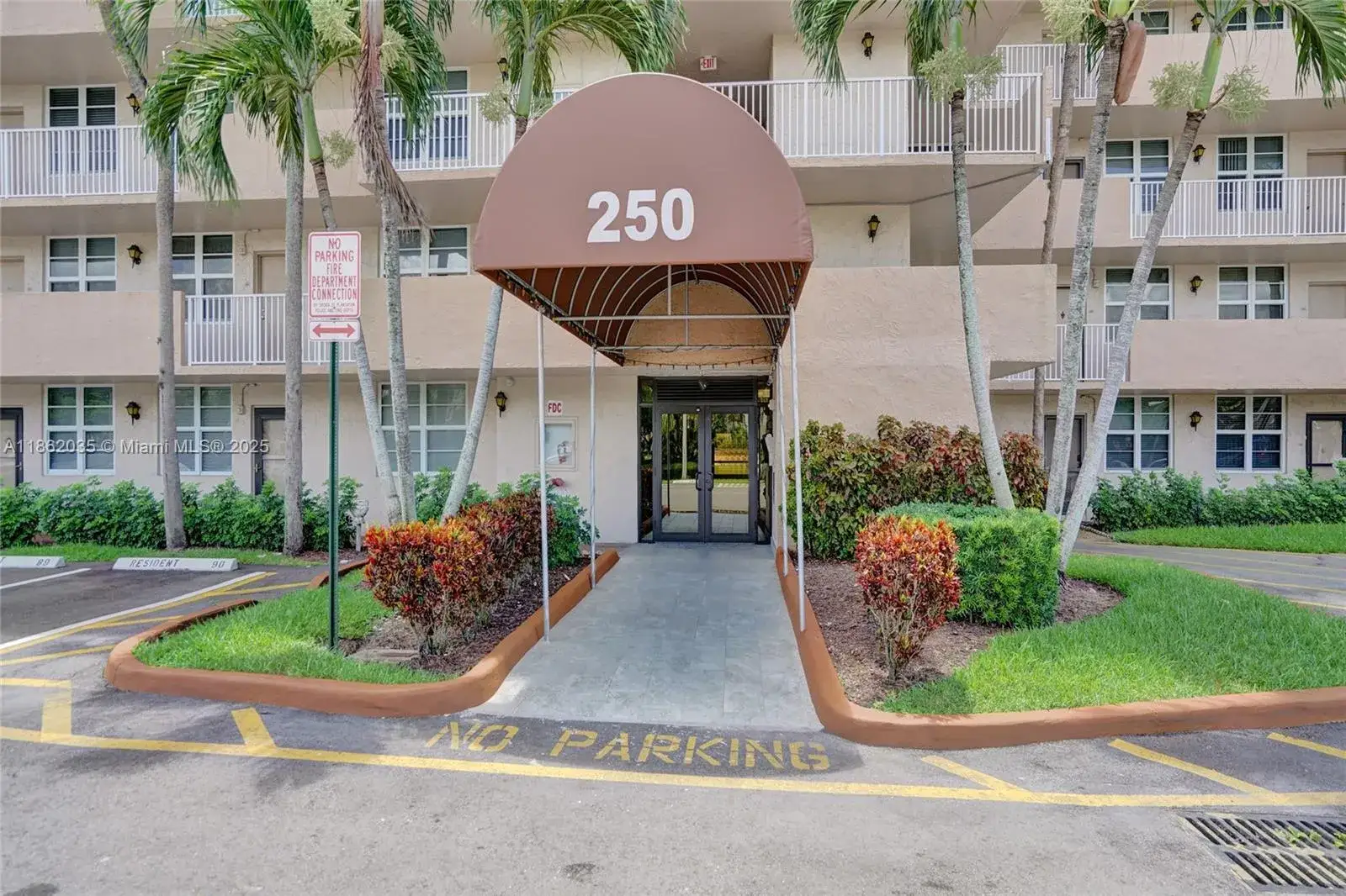 2 bedroom 2 bath Residential for sale at 250 Jacaranda Dr # 206, Plantation FL 33324