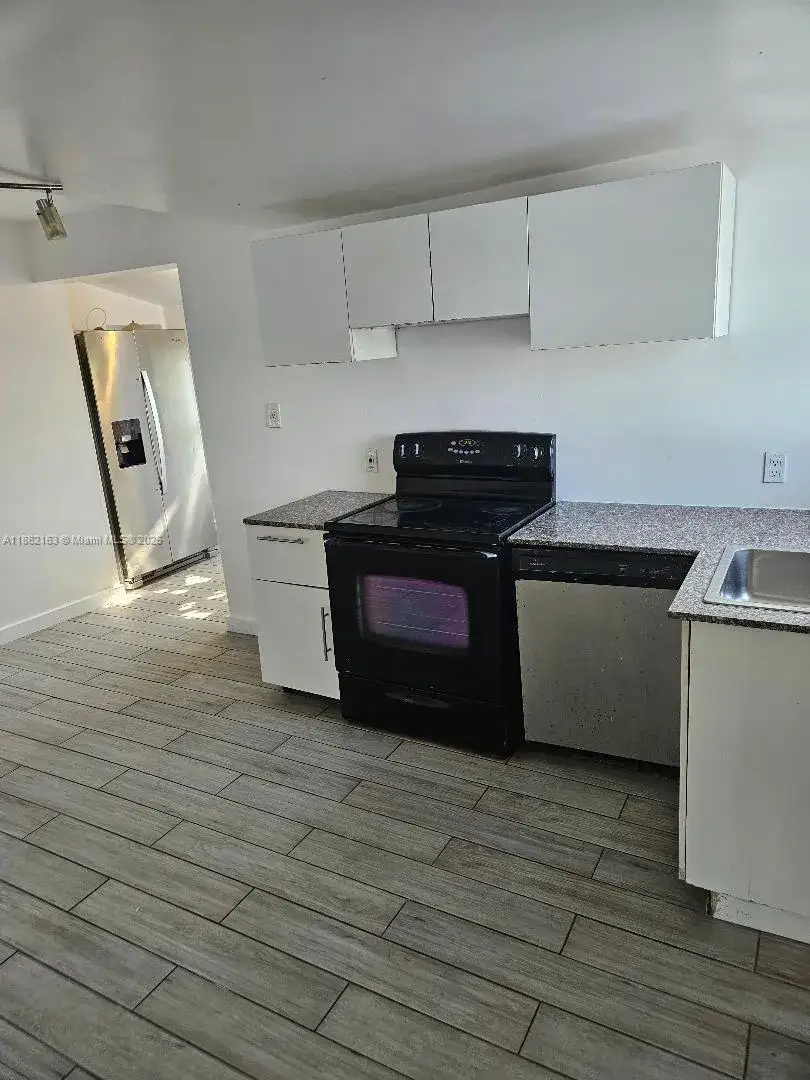 3 bedroom 2 bath Residential Lease for rent at 1035 NW 5th St # 3, Miami FL 33128