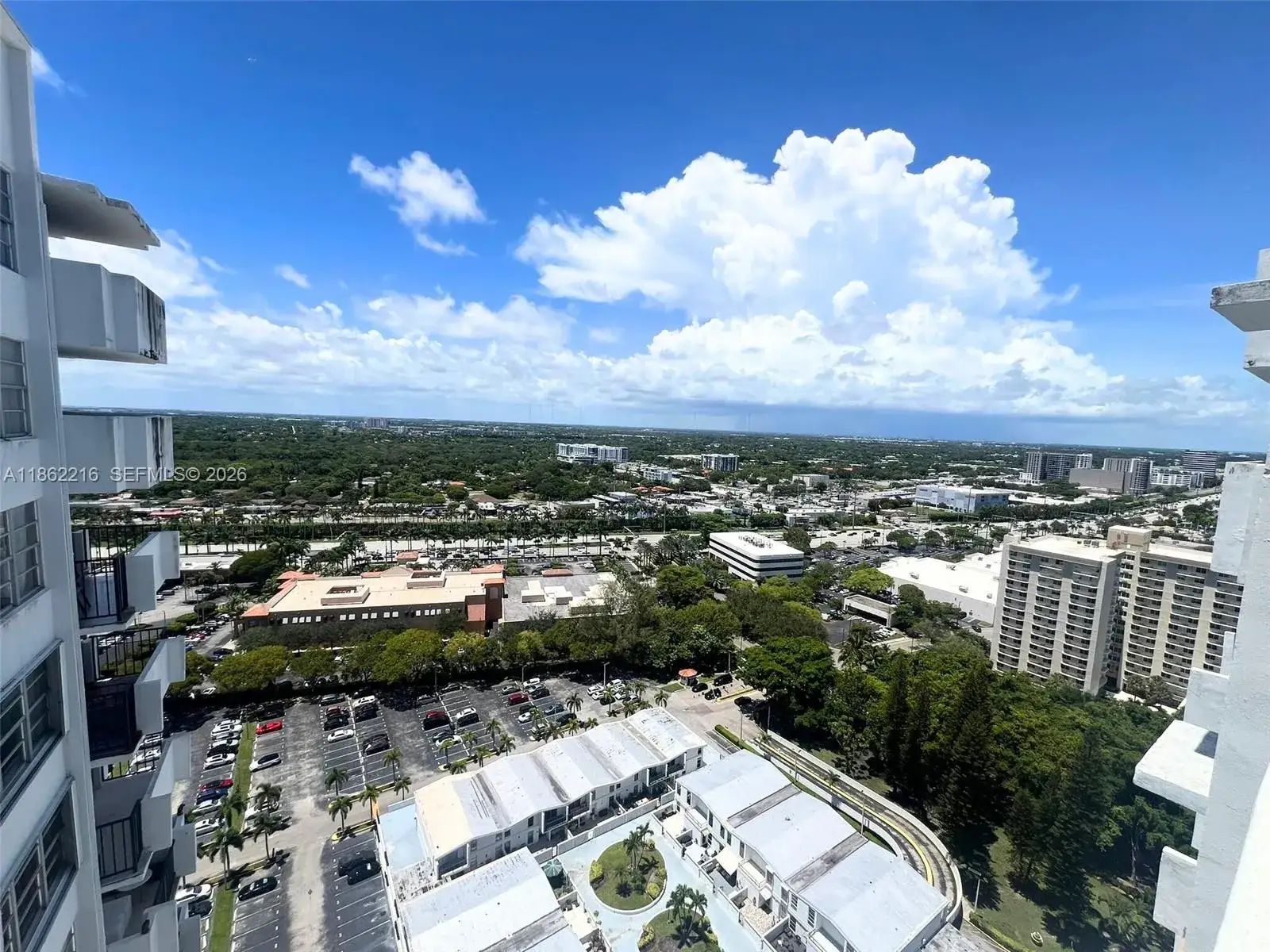 1 bedroom 1 bath Residential for sale at 2750 NE 183rd St # 2707, Aventura FL 33160